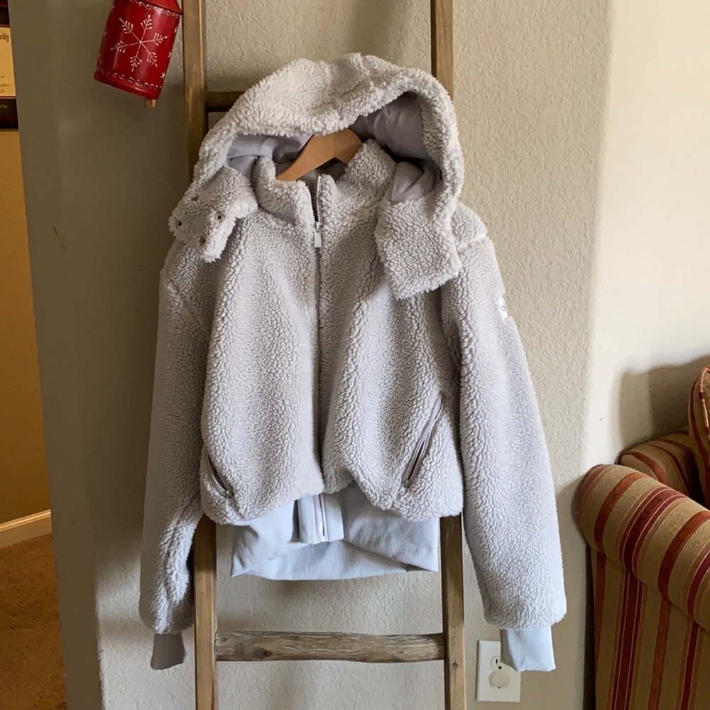 Alo yoga Sherpa jacket (size small)